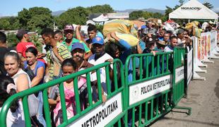 Po odprtju meje v Kolumbijo več tisoč Venezuelcev