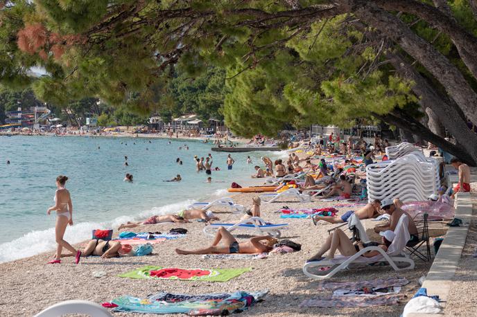 Plaža Hrvaška | Na Hrvaškem je trenutno 18 ograjenih plaž, kar po besedah ministra omogoča zakon iz leta 2003. Ograje z njih bodo umaknili po izteku koncesij. | Foto Shutterstock