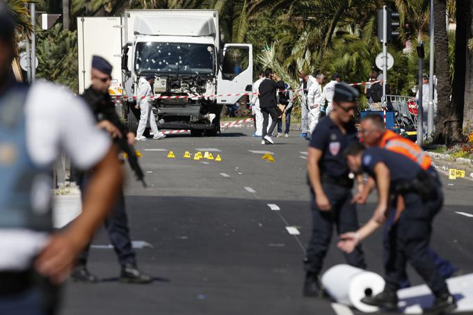 Po dveh hudih napadih v Parizu januarja in novembra lani so teroristi tokrat udarili v Nici, priljubljenem turističnem mestu na Azurni obali. | Foto: Reuters