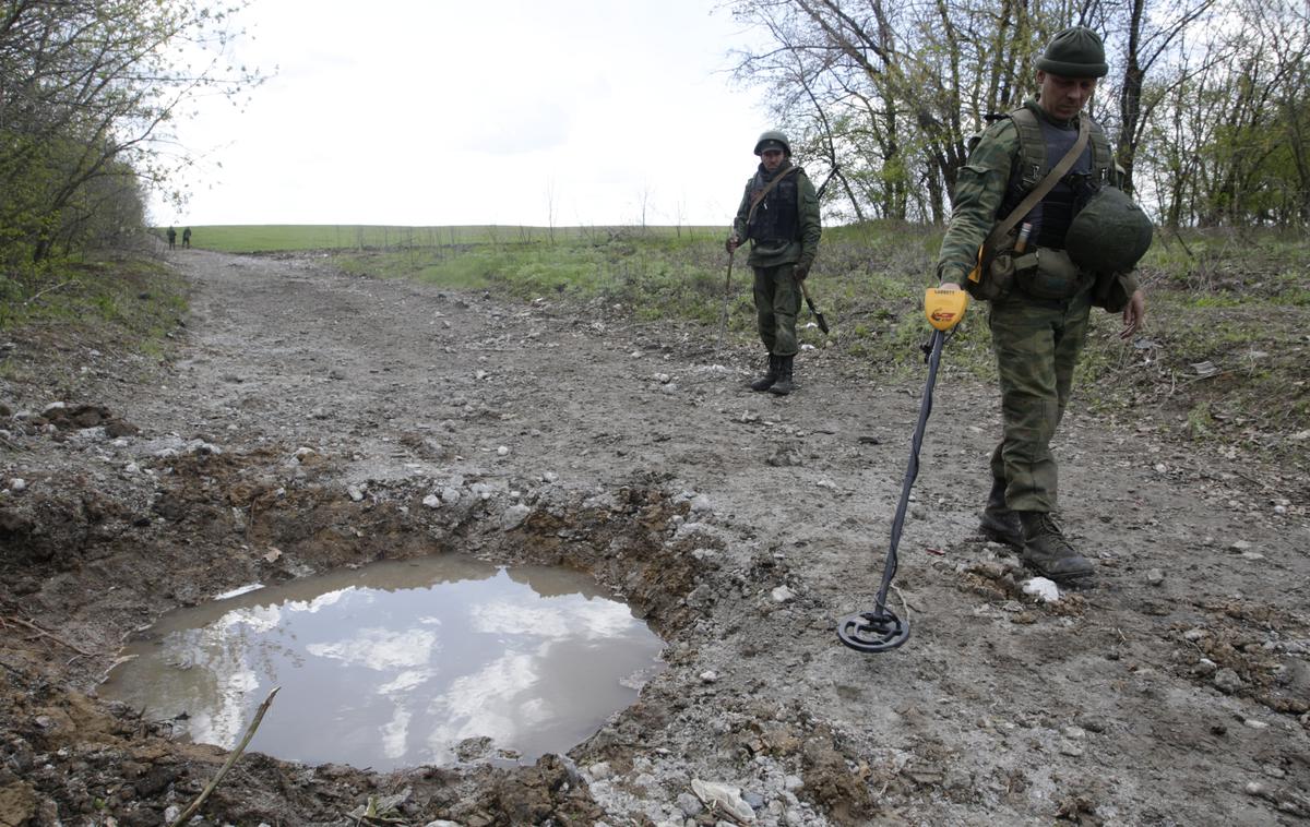 Ukrajina mina | Skupaj je bilo v spopadih na vzhodu Ukrajine od začetka konflikta aprila 2014 ubitih že več kot deset tisoč ljudi. (Fotografija je simbolična.) | Foto Reuters