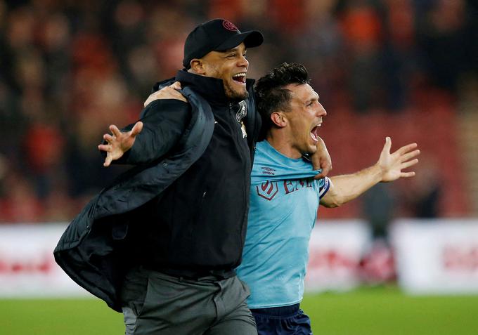 Vincent Kompany, nekdanji nogometaš Cityja, se je uvrstitve v premier ligo veselil kot mali otrok. | Foto: Reuters