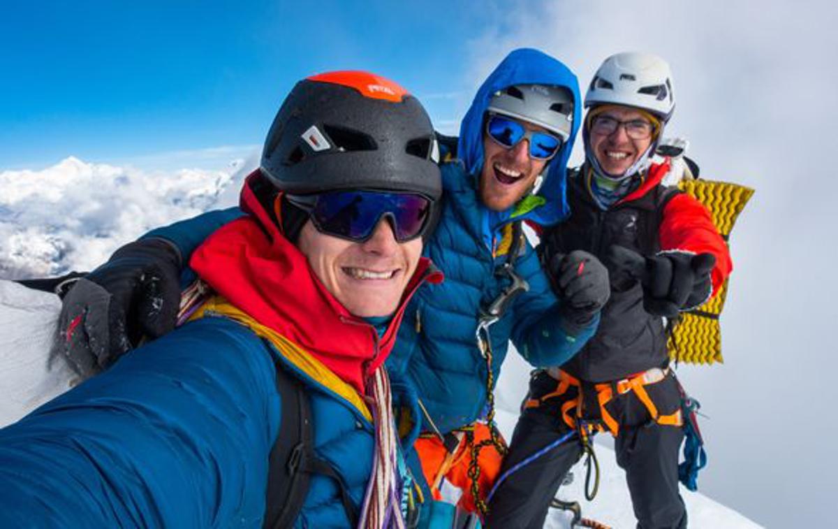 Himalaja Pomlaca/Ngole East | Matija Volontar, Žiga Oražem in Bor Levičnik so konec oktobra v Himalaji preplezali 1100 metrov dolgo prvenstveno smer na 6180 metrov visoko goro Pomlaca. | Foto Bor Levičnik