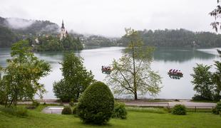 Bratuškova na Bledu izpostavila potrebo po južni obvoznici do Bohinja #video