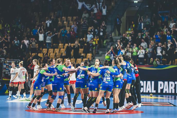 Danska : Slovenija slovenska ženska rokometna reprezentanca EP 2022 | Slovenke so za uvod ugnale Dansko. | Foto Grega Valančič/Sportida