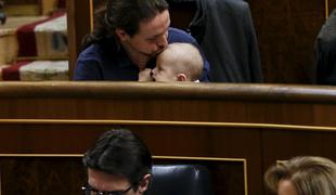 Dojenček v španskem parlamentu