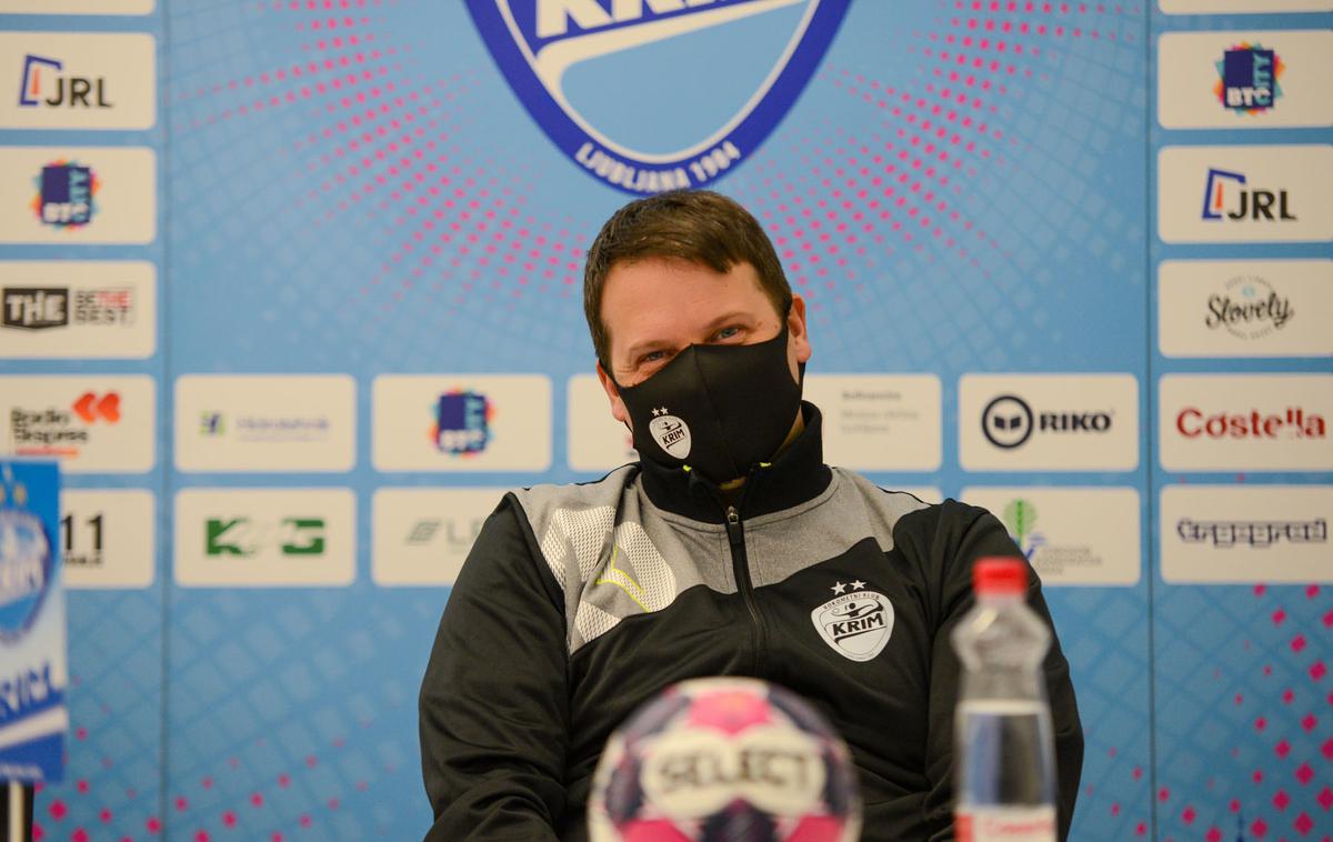 Uroš Bregar | Uroš Bregar od svojih rokometašic pričakuje pogumno igro. | Foto Rk Krim Mercator
