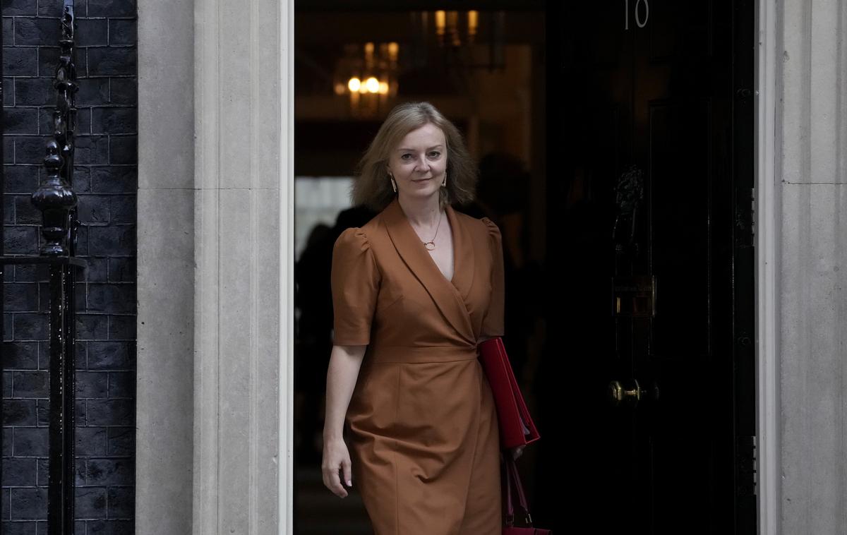 Liz Truss | Liz Truss se je rodila julija 1975 v Oxfordu v levo usmerjeni družini. Odraščala je na Škotskem, od leta 2010 pa v britanskem parlamentu kot konservativka zastopa volilni okraj jugozahodni Norfolk. Pred vodenjem zunanjega ministrstva je bila ministrica za trgovino. | Foto Guliverimage