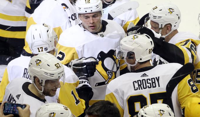 Pittsburgh Penguins so slavili po podaljšku. Kapetan Sidney Crosby je vknjižil 11 točko na šesti tekmi po vrnitvi po poškodbi. | Foto: Reuters