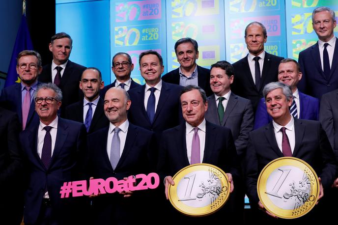 Oblentica evra | Evro je pred kratkim praznoval 20. obletnico obstoja. | Foto Reuters