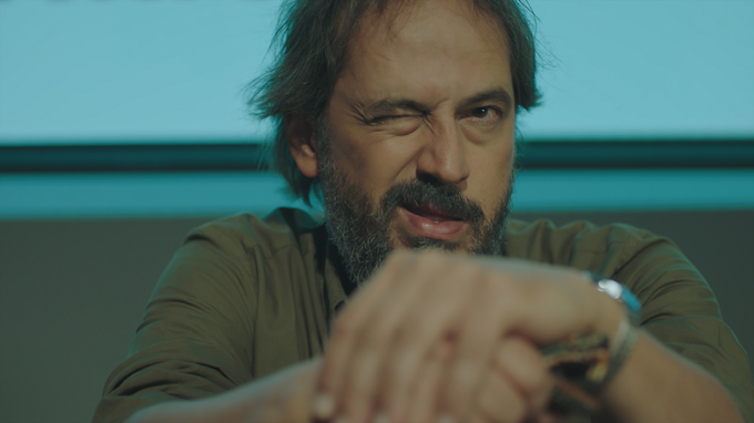 Timuçin Esen kot Ates Hekimoglu v seriji Zdravnik brez vesti (Hekimoglu) | Foto: 
