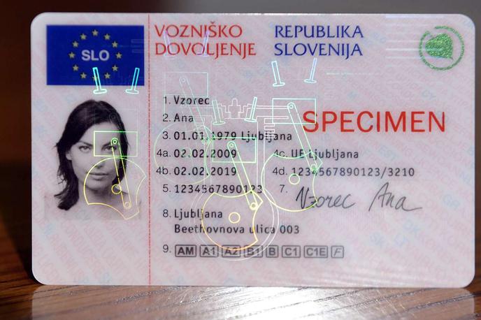 Vozniško dovoljenje | Za pravilno zapisano ime in priimek na vozniškem dovoljenju je treba čakati dlje in plačati dodatek.  | Foto STA