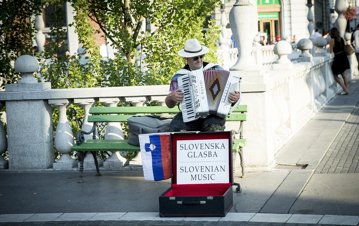 ulični glasbeniki, harmonikar | Harmonikar s Prešernovega trga ni najbolj priljubljen. | Foto Ana Kovač