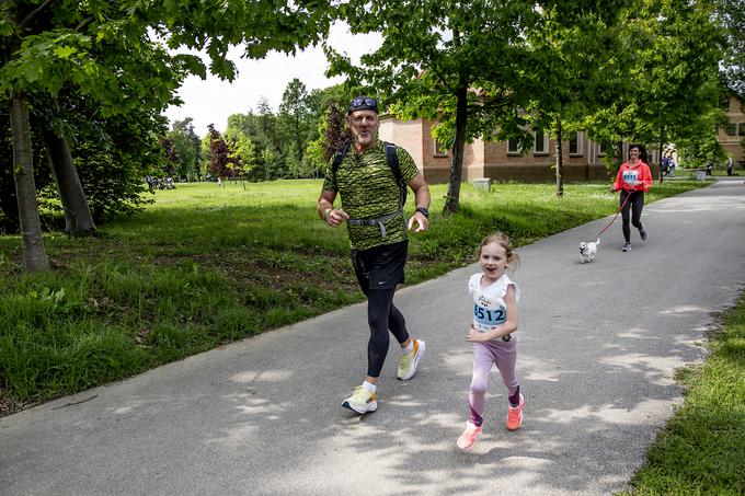 Kilometer teka je bil za tričlansko družino s kužkom mala malica. | Foto: Ana Kovač