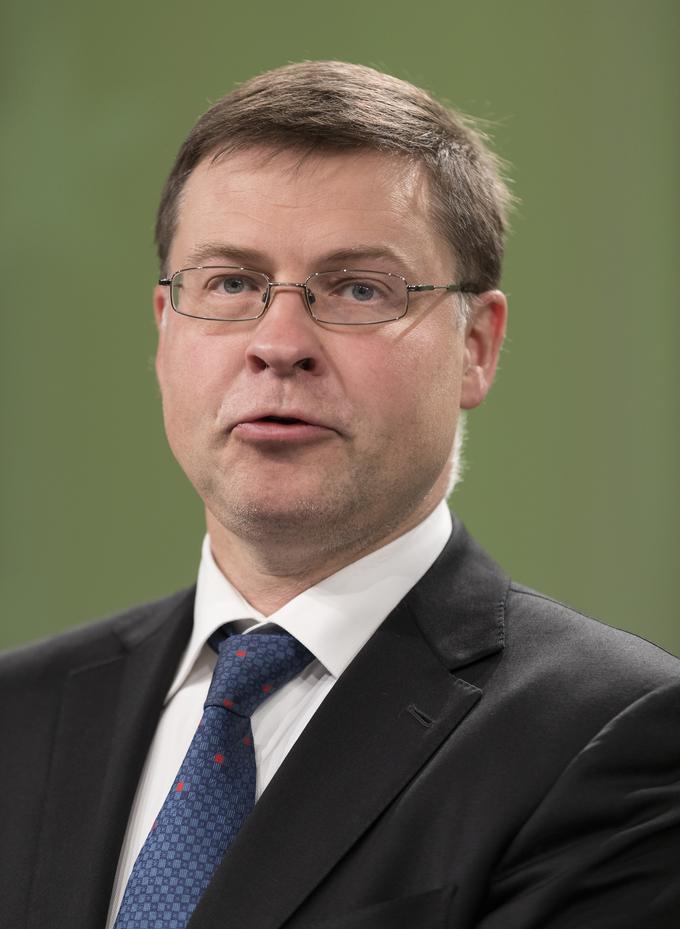 Podpredsednik komisije Valdis Dombrovskis. | Foto: STA ,