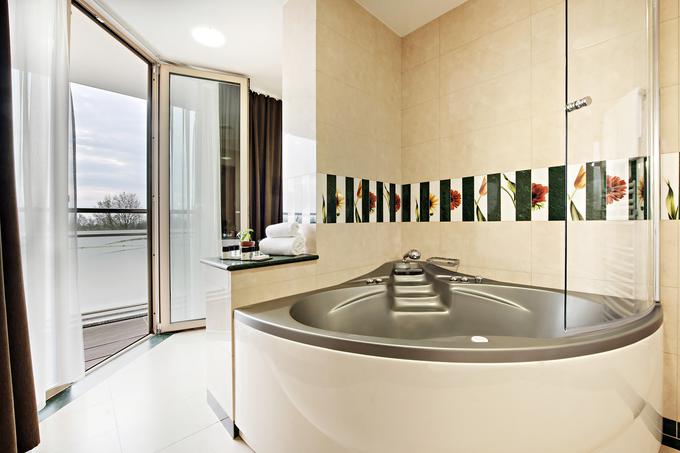 Vikend razvajanje v Hotelu Livada Prestige se začne že v prostornih sobah s kadmi s termo-mineralno vodo. | Foto: 