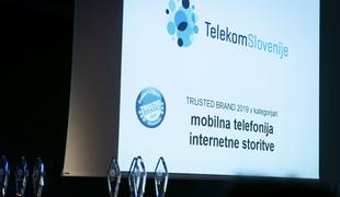 Telekom Slovenije prejel nagrado za najbolj zaupanja vredno znamko #foto
