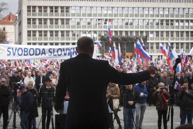 Dan za državno proslavo bo na sporedu še praznovanje Za mojo Slovenijo. Soorganizator praznovanja je največja opozicijska stranka SDS. "Vabljeni in dobrodošli so vsi, ki imajo to državo radi," pravijo pri SDS. | Foto: 