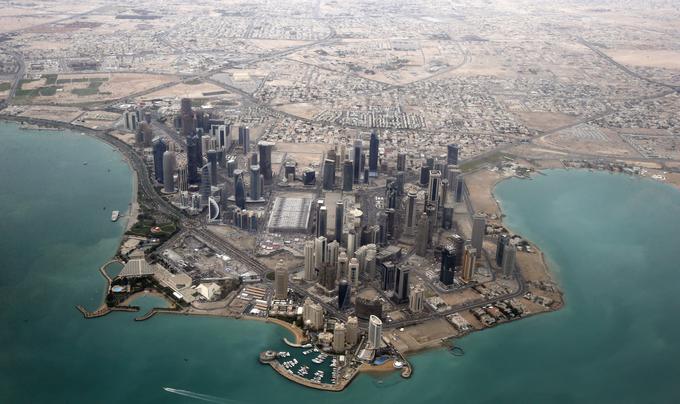 Odkritje nafte in zemeljskega plina je iz revnih in zaostalih arabskih puščavskih držav naredilo pravljično bogate države. Najbogatejši med njimi je Katar, ki pa je kljub temu še vedno zvest konservativni vahabitski različici islama.  | Foto: Reuters