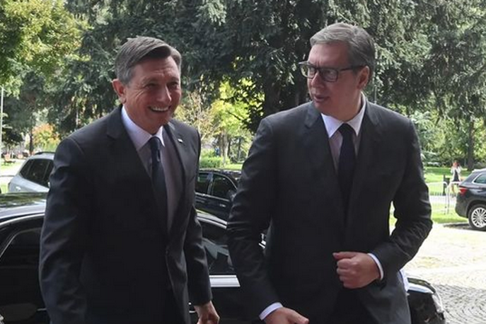 Borut Pahor in Aleksandar Vučić | Predsednika sta govorila o vseh pomembnih vprašanjih za uspeh pobude Brdo−Brioni glede dveh ciljev, ki sta bila v ospredju v minulih enajstih letih. To sta evropska perspektiva Zahodnega Balkana ter mir, stabilnost in razvoj te regije. | Foto STA