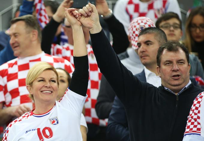 Na dvoboju s Francijo je bila na tribunah glasna navijačica tudi Kolinda Grabar-Kitarović. | Foto: Reuters