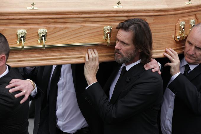Carrey je bil eden izmed nosilcev krste na pogrebu svojega nekdanjega dekleta. | Foto: Getty Images