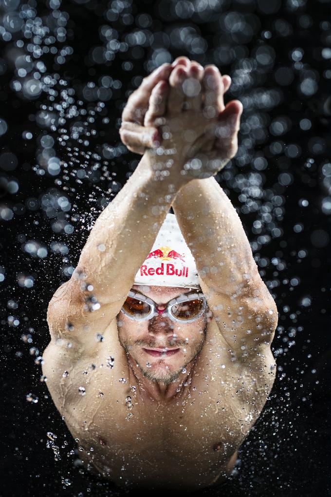 Plavanje je njegova najšibkejša triatlonska disciplina. | Foto: Red Bull