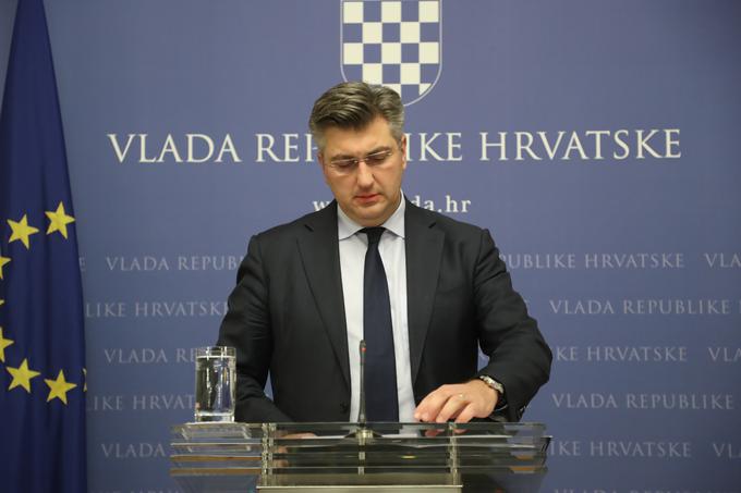 Premier Andrej Plenković in vladajoča HDZ sta se v zadnjih tednih znašla pod velikim pritiskom največjih hrvaških dobaviteljev Agrokorja. | Foto: STA ,