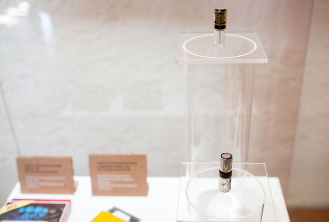 Steklenička za parfum, ki jo je patentiral, je bila takrat narejena iz 18 delov, za razvoj pa je potreboval tri leta. Danes so za tako stekleničko potrebni le še trije deli. | Foto: Vid Ponikvar