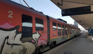 Ustavljen železniški promet med Jesenicami in Ljubljano