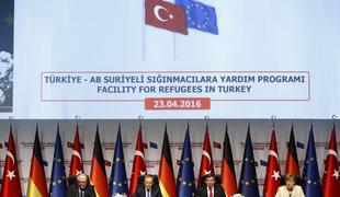 Merklova, Tusk in Timmermans ob obisku Turčije hvalili begunski dogovor z Ankaro