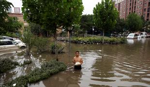 V poplavah na severu Kitajske umrlo 78 ljudi, prihaja nova nevihta #foto