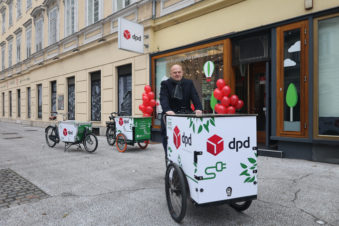 Igor Jakovljević, direktor DPD Slovenija: "Za dostavo po Ljubljani uporabljamo tudi trajnostne načine dostave, kot so kolesa." | Foto: 