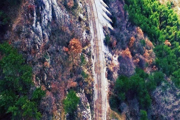 Drugi tir, železnica | Foto Gregor Pavšič