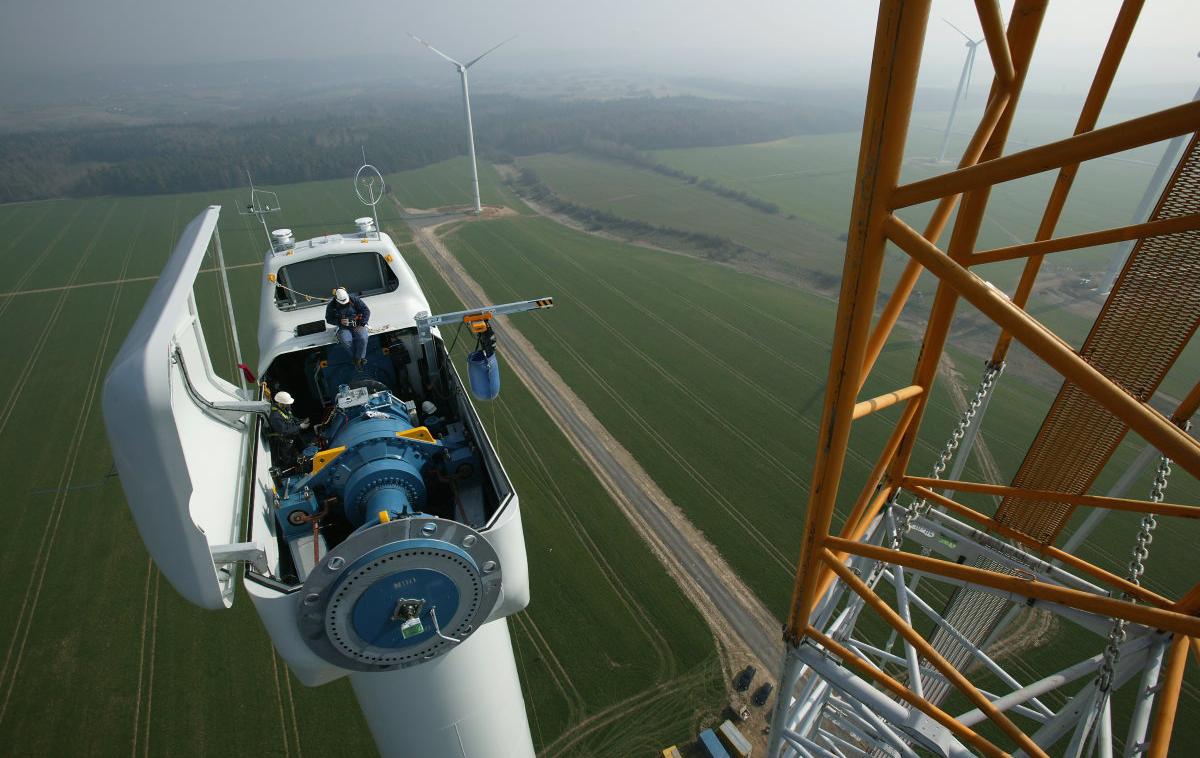 Turbina, vetrna elektrarna | Vetrni elektrarni na Danskem bosta Applu tlakovali pot do tako imenovane karbonske nevtralnosti, ki jo želi podjetje doseči do leta 2030. To pomeni, da takrat noben vidik Applovega poslovanja ne bo več negativno vplival na okolje. | Foto Getty Images