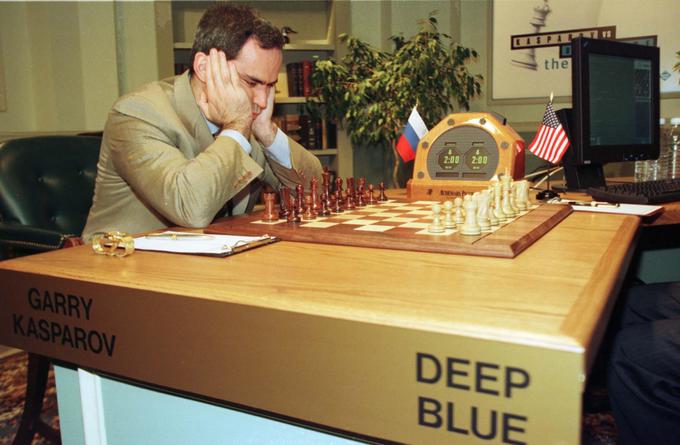 Kasparov je proti Deep Blue partijo šaha igral že leto prej in štirikrat zmagal, dvakrat pa izgubil.  | Foto: Reuters