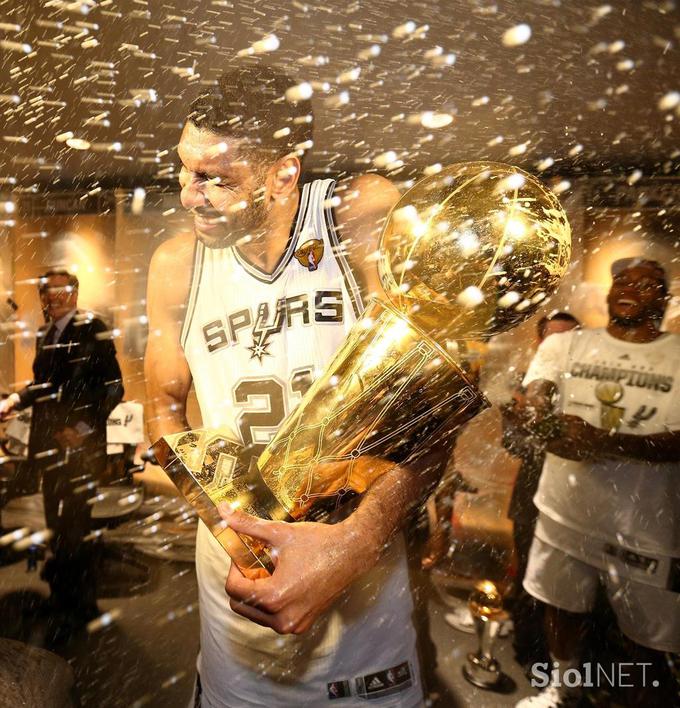 Proslavljanje košarkarja Tima Duncana. | Foto: Reuters