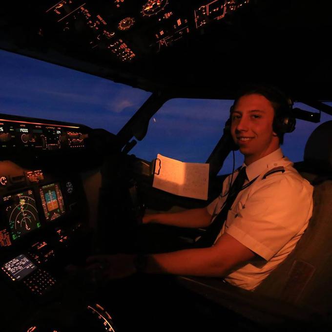 Valentino Bartol, ko je letel še za nizkocenovno družbo Ryanair. | Foto: osebni arhiv/Lana Kokl
