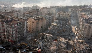 V Turčiji po potresih zaradi domnevne malomarnosti pridržali več kot 180 ljudi