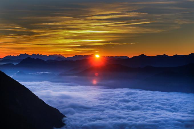 Sončni vzhod, Grinzens, Austria.   | Foto: Reuters