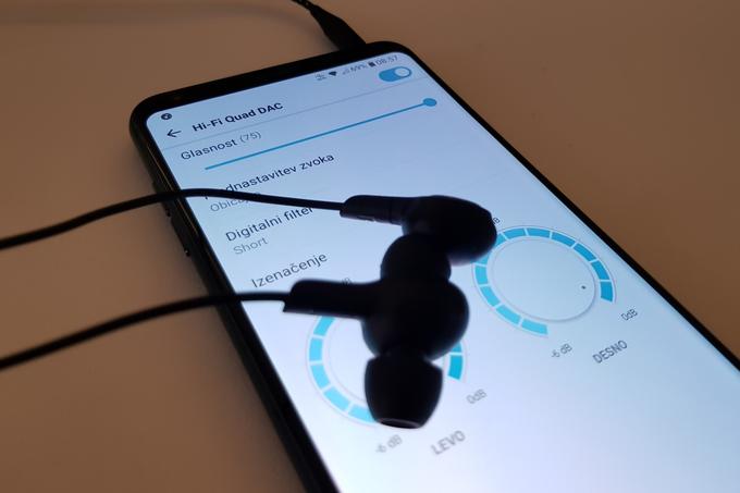 Razlika je zelo opazna že pri priloženih slušalkah, še bolj pa jo bo občutil nekdo, ki bo na LG V30 priklopil namenske slušalke za avdiofile.  | Foto: Matic Tomšič