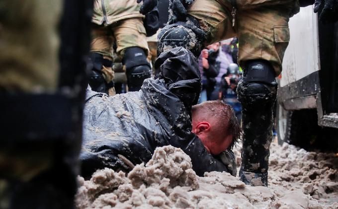 Aktivisti za človekove pravice opozarjajo na množično policijsko nasilje nad miroljubnimi protestniki. | Foto: Reuters