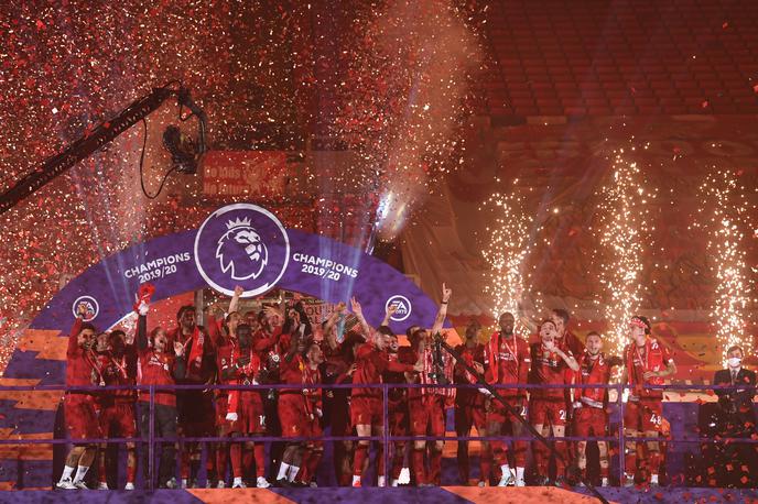Liverpool | Nogometaši Liverpoola so dvignili pokal zmagovalcev premier lige v sezoni 2019/20. | Foto Reuters