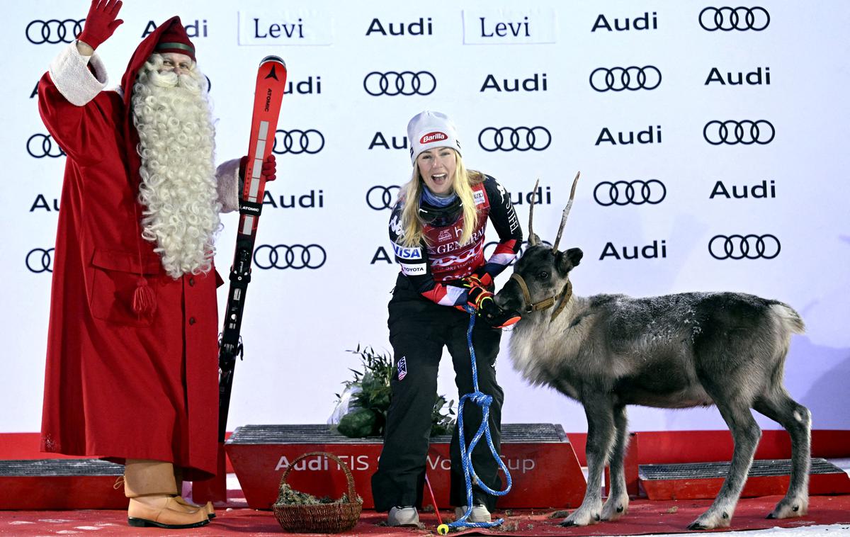Mikaela Shiffrin | Mikaela Shiffrin je s pomočjo oboževalcev izbrala ime za njenega sedmega severnega jelena, ki ga je dobila za zmago na slalomu v Leviju na Finskem. | Foto Reuters