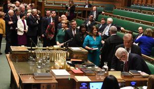 Britanski poslanci na prvem glasovanju potrdili zakon o izstopnem sporazumu z EU
