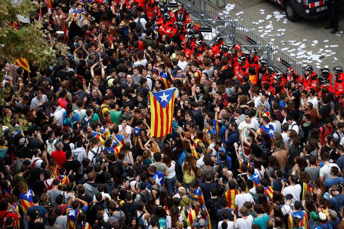 Protesti po referendumu v Kataloniji. | Foto: Reuters