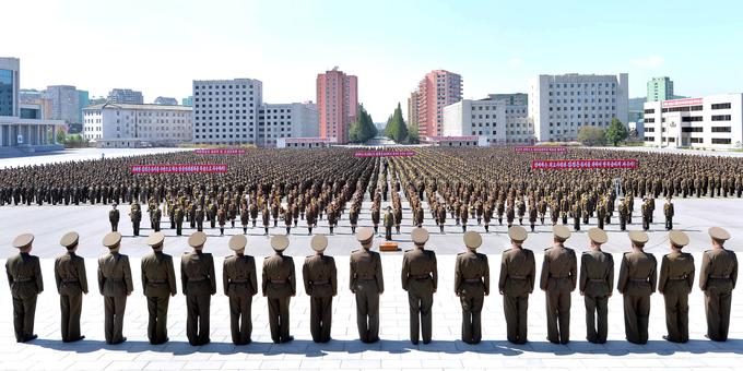 V severnokorejski prestolnici Pjongjang je včeraj potekal protiameriški shod, na katerem naj bi se po navedbah severnokorejske državne tiskovne agencije KCNA zbralo 100 tisoč ljudi iz vseh delov družbe. . | Foto: Reuters