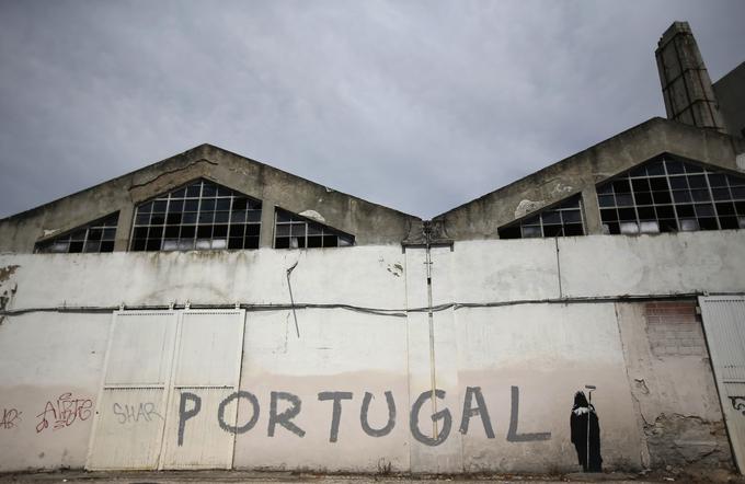 Portugalsko so v krizo pahnili nekonkurenčno gospodarstvo, prenapihnjen javni sektor ter preplet politike in gospodarstva.  | Foto: Reuters