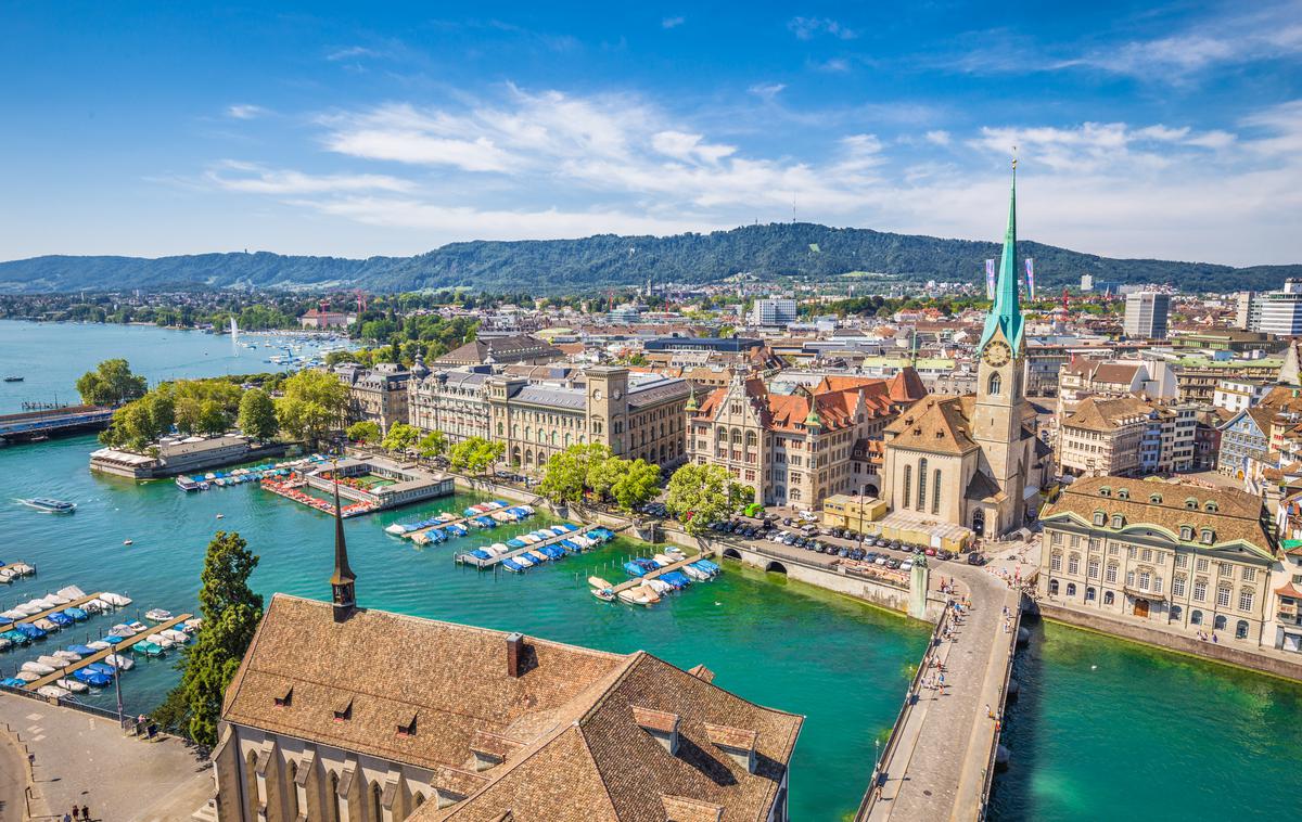 Zürich | Komercialno omrežje 5G švicarskega operaterja Swisscom že ob zagonu deluje v 54 mestih, med katerimi je tudi Zürich (na fotografiji). | Foto Getty Images