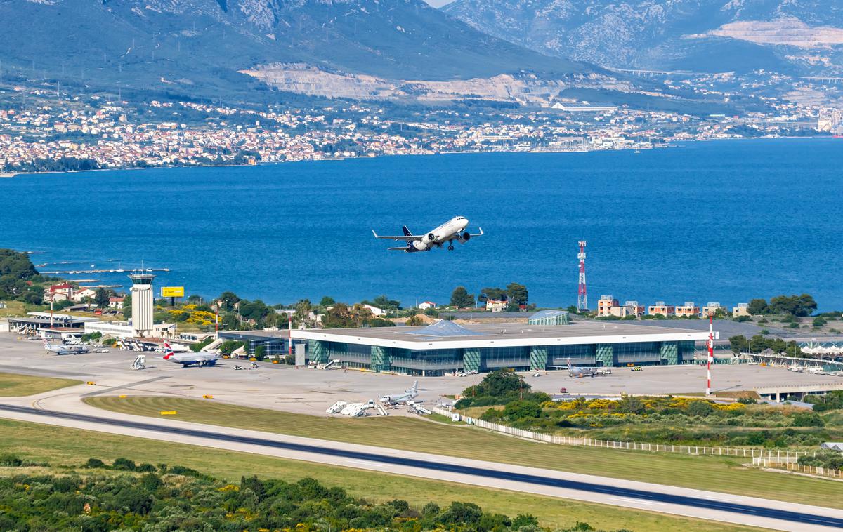 letališče, Split | Avstralske turistke so za nekaj manj kot 25 kilometrov dolgo pot od Splita do splitskega letališča plačale 151,1 evra. | Foto Shutterstock