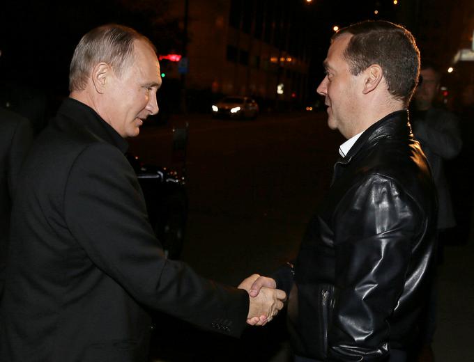 Putin in Medvedjev sta se spoznala v rodnem Sankt Peterburgu, kjer sta v 90. letih oba delala v uradu tamkajšnjega župana. | Foto: Reuters